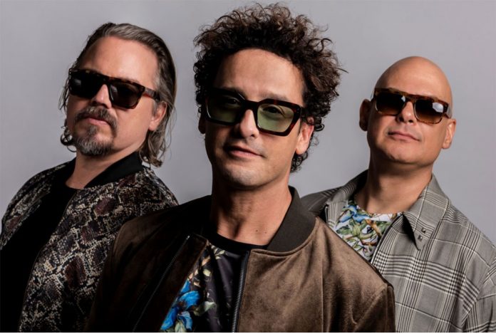 lai-Size-for-Web los amigos invisibles