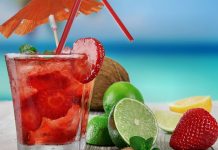 Uno de los más clásicos cócteles sin alcohol, que debe prepararse en coctelera, como si de un combinado con alcohol se tratara. Basta añadir todos los zumos en la coctelera, agitar bien, y servir la mezcla en un vaso alto y ancho, tipo Collins, repleto de hielo. Se puede decorar con una rodaja de naranja y una guinda.